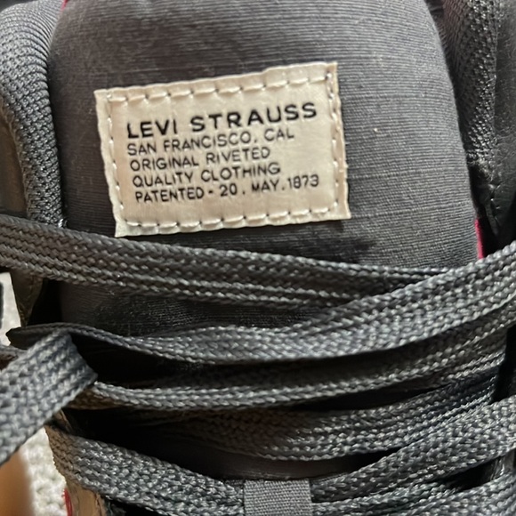 Women’s Levi Stratuss - Picture 14 of 15